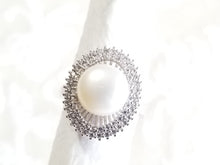 Load image into Gallery viewer, White Pearl Vintage Cocktail Ring
