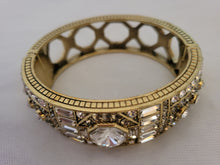 Load image into Gallery viewer, Multi-Facet White Crystals Bangle Bracelet
